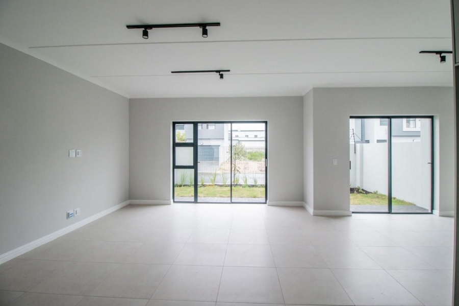 To Let 3 Bedroom Property for Rent in Sandown Western Cape